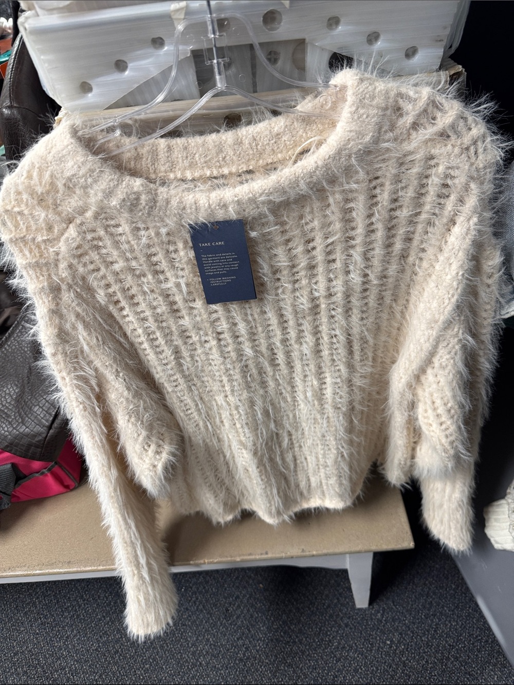 Universal thread fuzzy sweater M // 092638